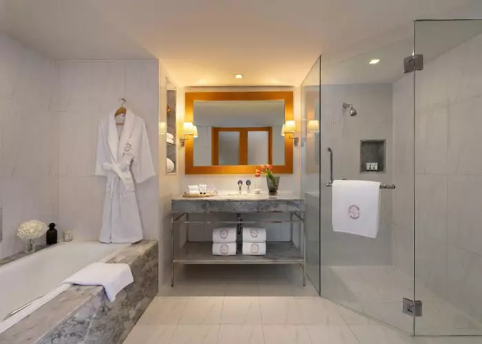 هتل لبوآ ات استیت تاور بانکوک